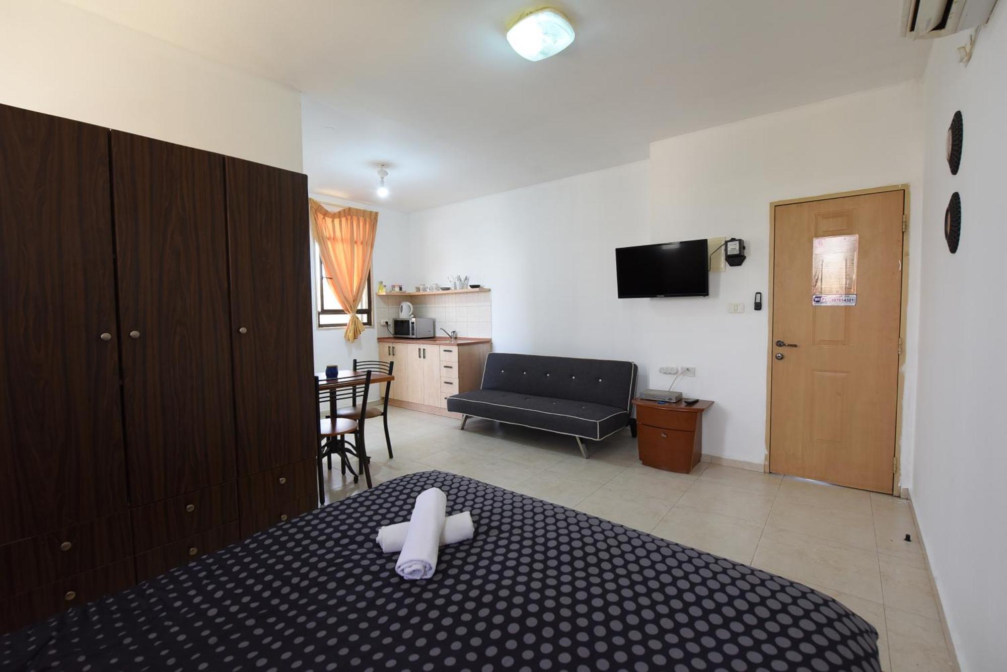 Flintstone Guest House Eilat Exterior photo