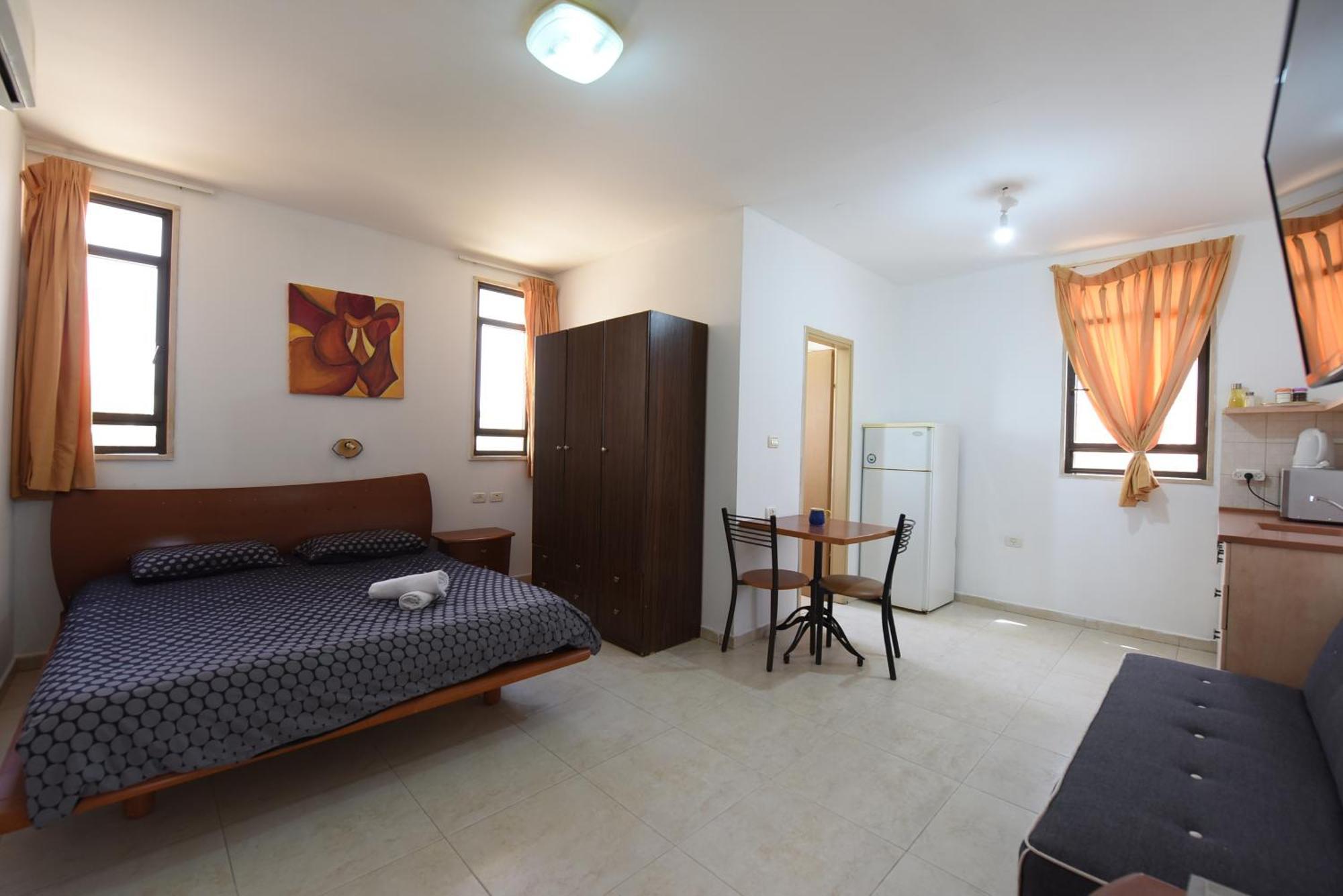 Flintstone Guest House Eilat Exterior photo
