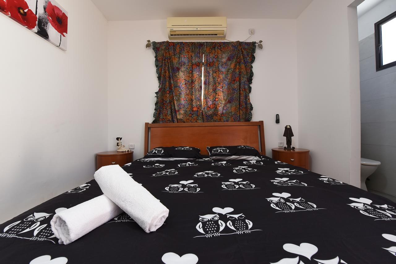 Flintstone Guest House Eilat Exterior photo