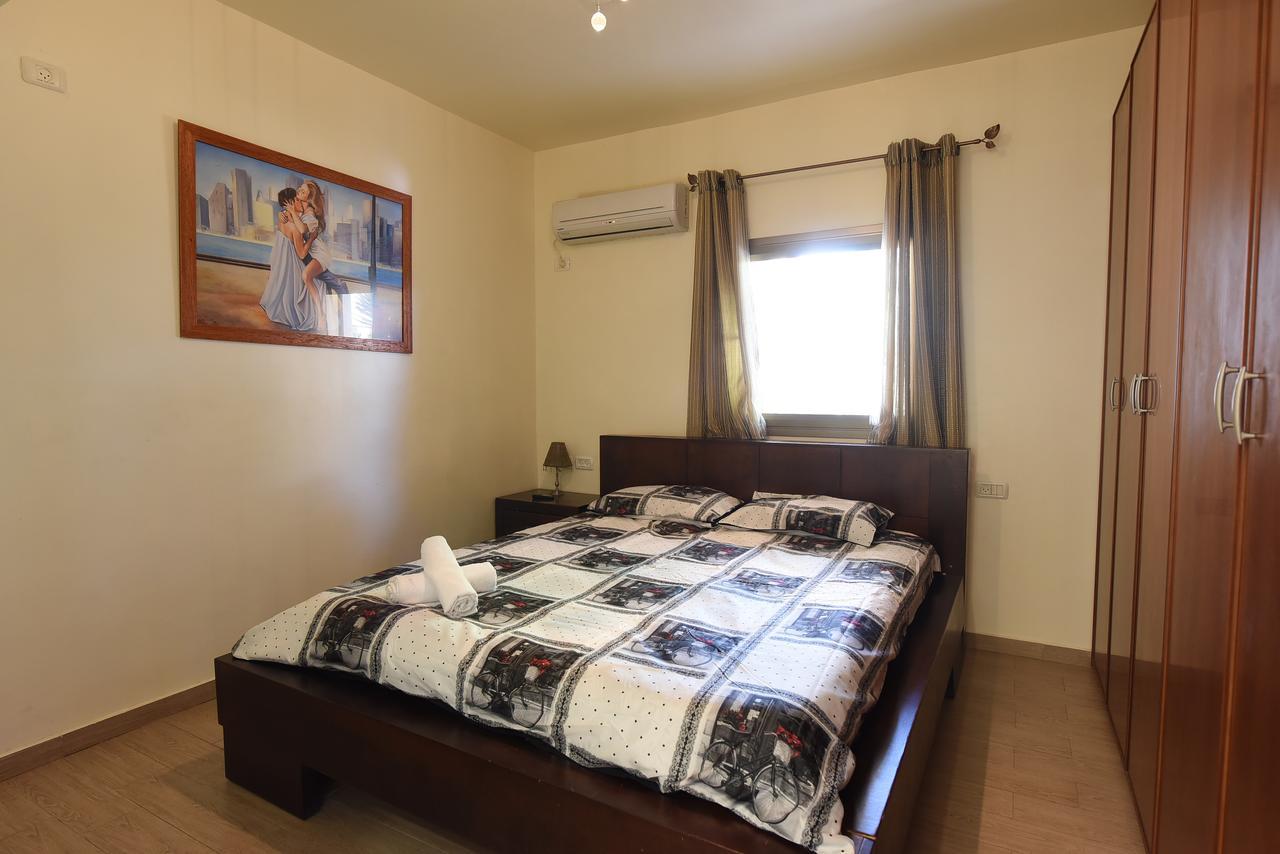Flintstone Guest House Eilat Exterior photo