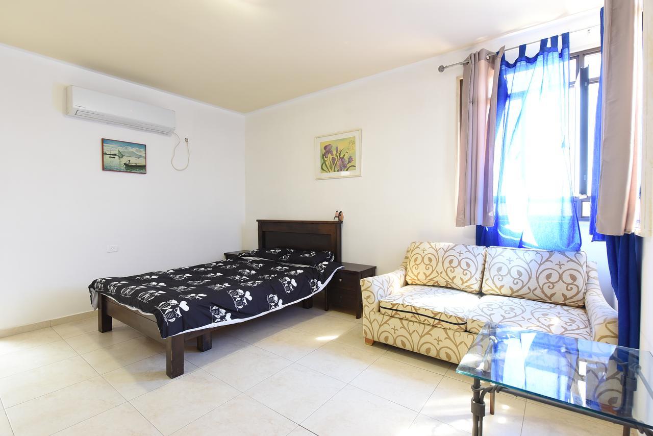 Flintstone Guest House Eilat Exterior photo
