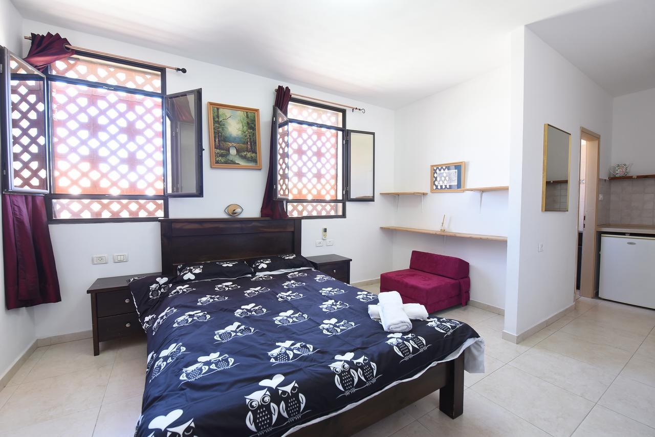 Flintstone Guest House Eilat Exterior photo