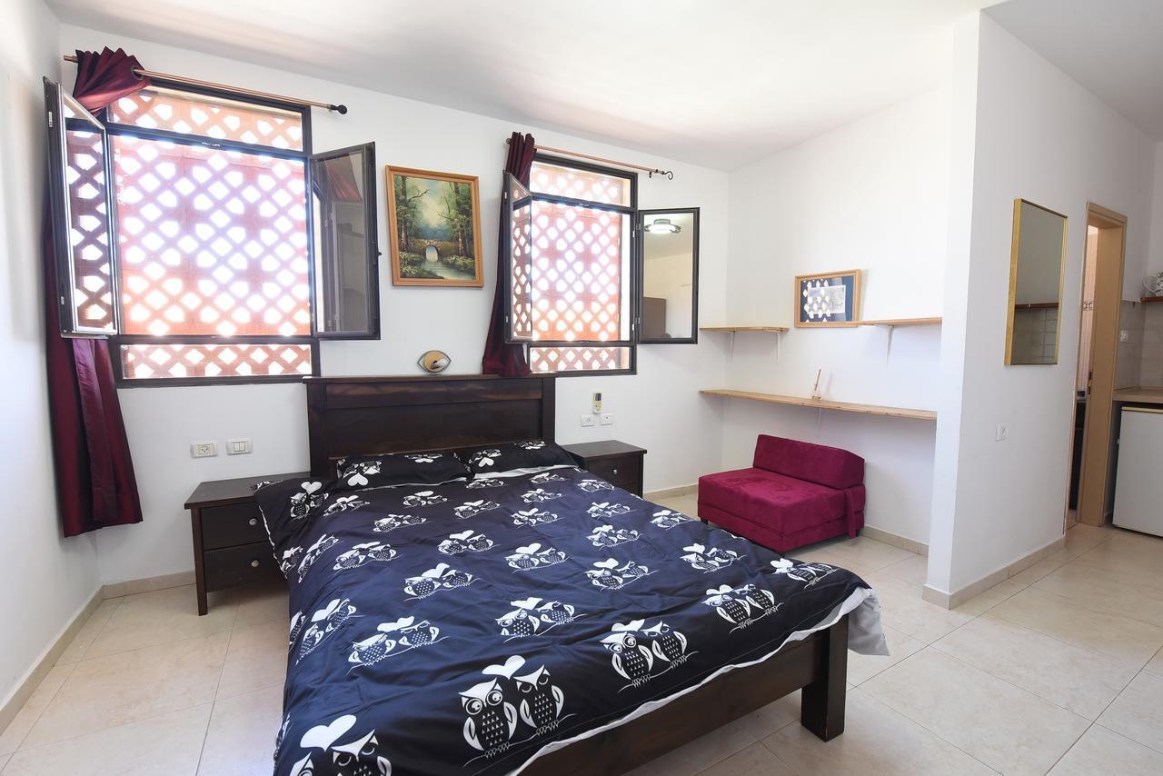 Flintstone Guest House Eilat Exterior photo
