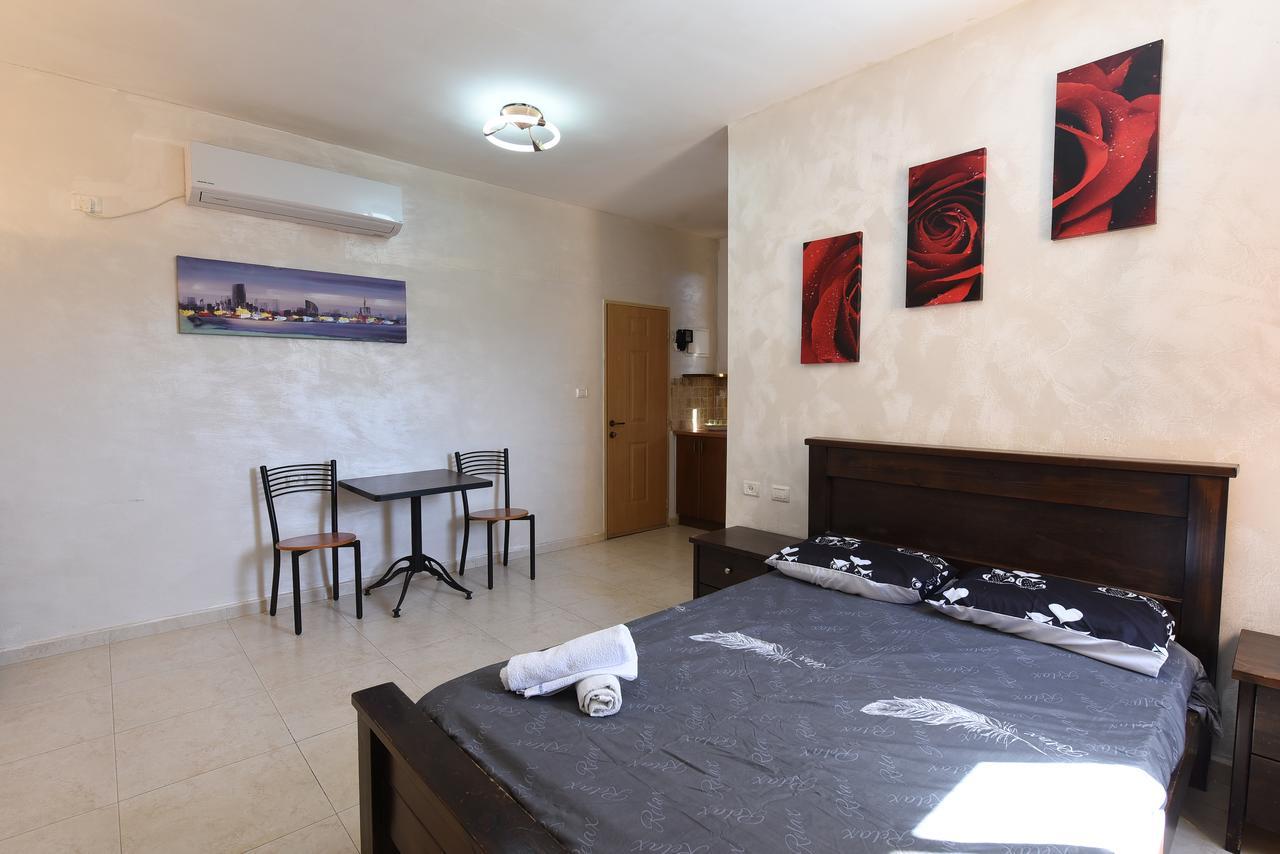 Flintstone Guest House Eilat Exterior photo