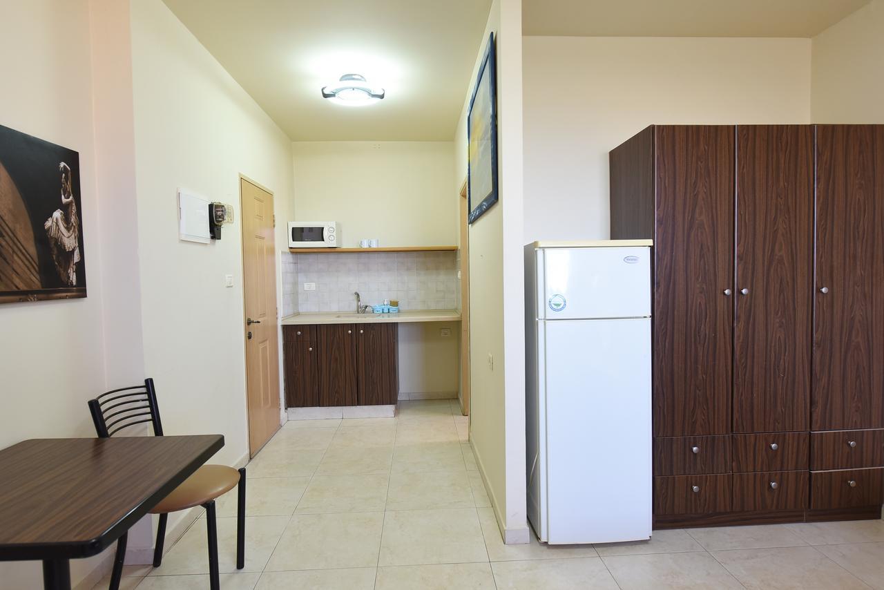 Flintstone Guest House Eilat Exterior photo