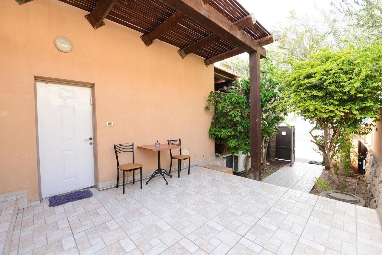 Flintstone Guest House Eilat Exterior photo