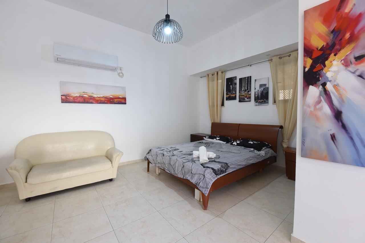Flintstone Guest House Eilat Exterior photo